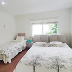 Epsom House With En-Sute